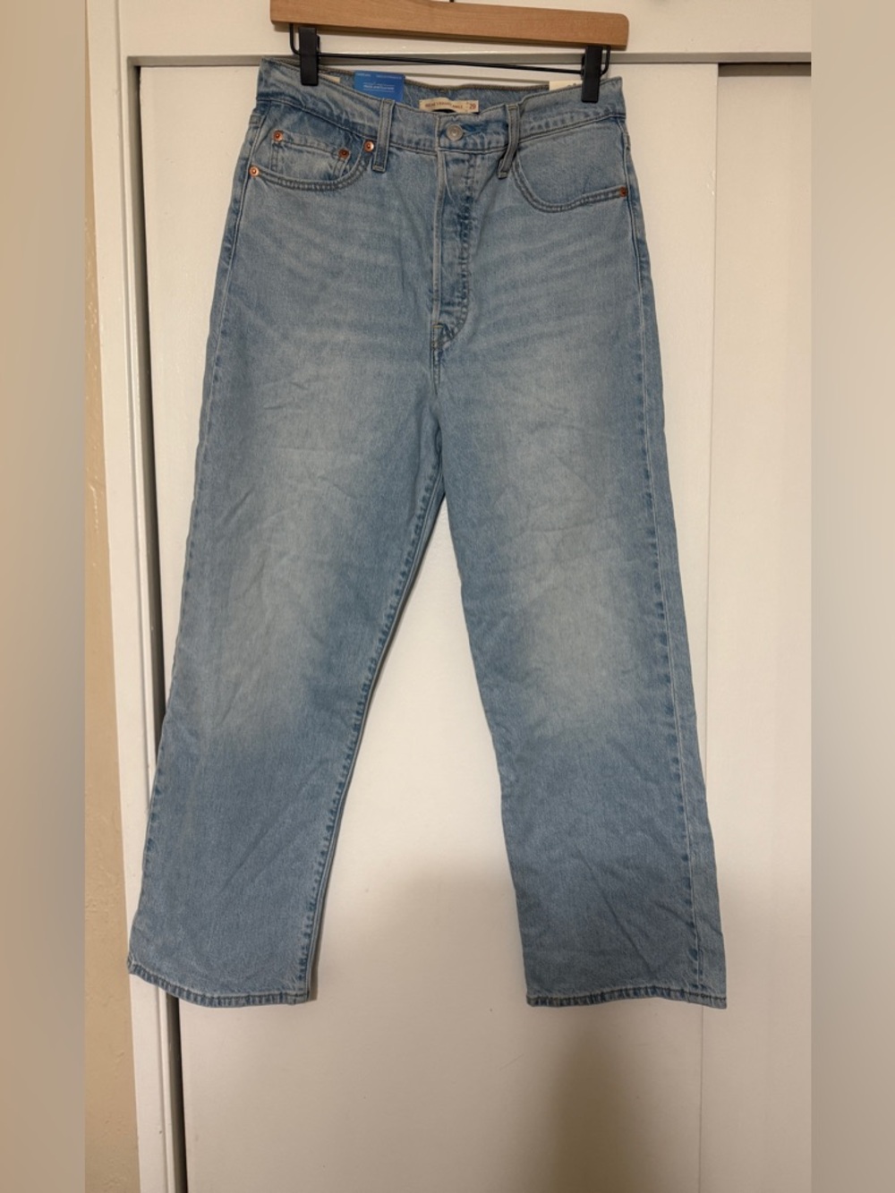 Levi’s Women High Rise Ribcage Straight Ankle Jeans- Size 8
